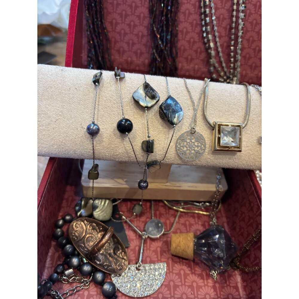 Decorative Red Jewelry Box With Assorted Costume Jewelry & Display Window - Picture 11 of 16